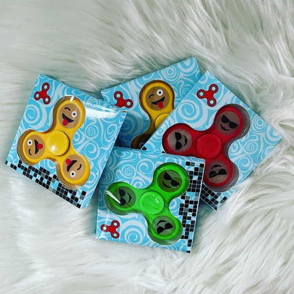 4 Emoji Glow in the Dark Hand Spinners - New - Picture 1 of 9